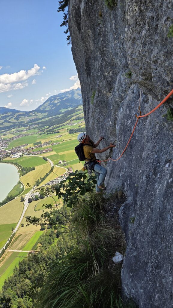 10. Seillänge (eher schon 7) es hängen Schlingen drin